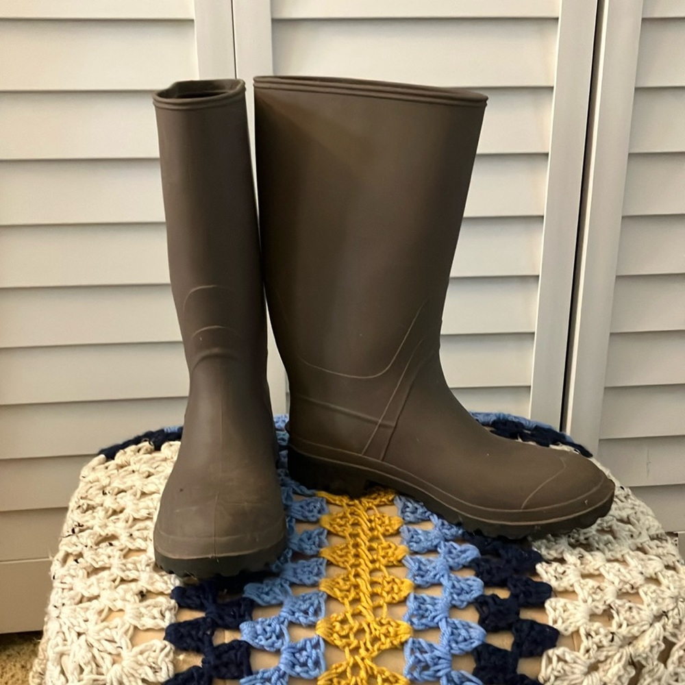 Rubber boots